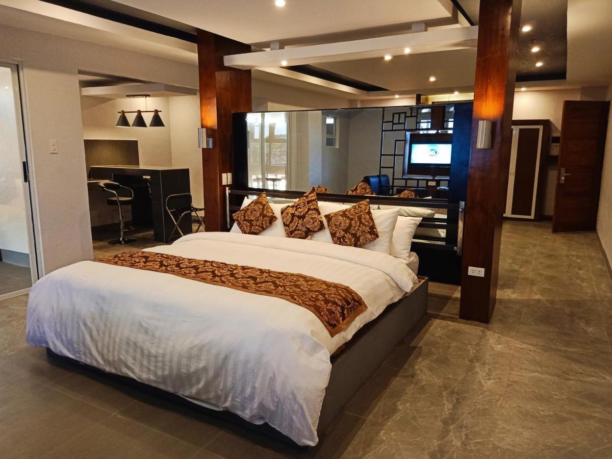 Hotel Carmelita Tuguegarao City Ngoại thất bức ảnh