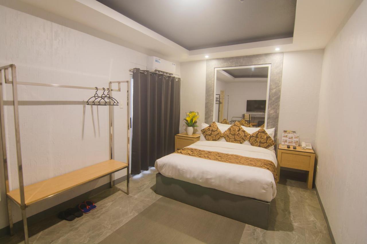 Hotel Carmelita Tuguegarao City Ngoại thất bức ảnh